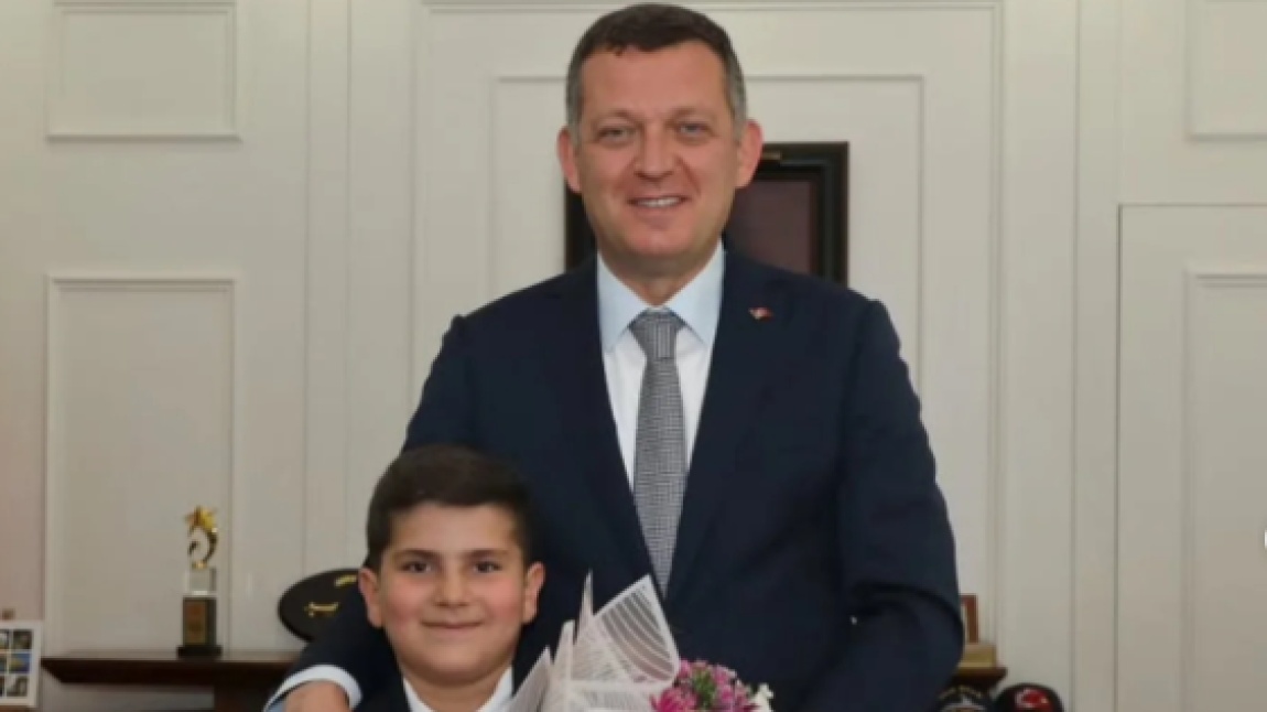 23 NİSAN'DA ALANYA KAYMAKAMLIĞINI TEMSİL EDEN ÖĞRENCİMİZ 